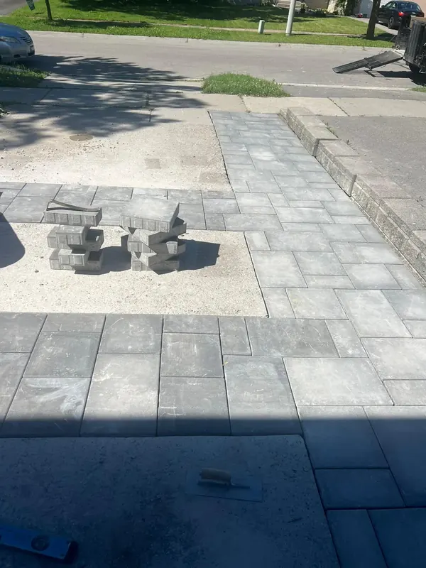 Interlock retaining wall